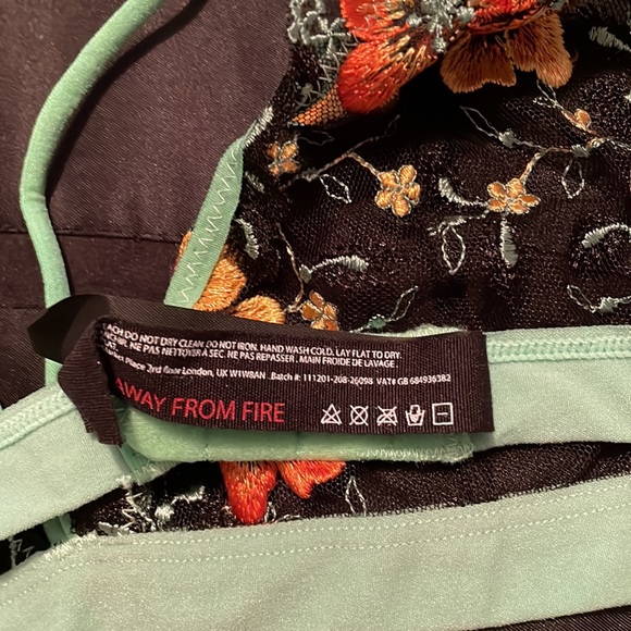 Urban Outfitters NWT embroidered bralette - Picture 2 of 3